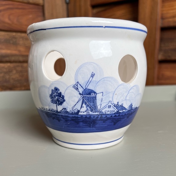 Blue and White Other - Delfs Blauw Holland Blue & White Bulb/Air plants/succulents pot. Vintage 💙💙💙